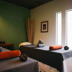 Espace de soins pour les couples, soins corporels, soins d'aromathérapie