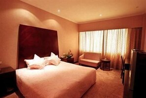 Habitación de lujo, 1 cama King size | Caja de seguridad en la habitación y escritorio