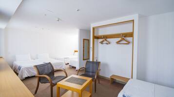 Ropa de cama de alta calidad, cortinas blackout y wifi gratis