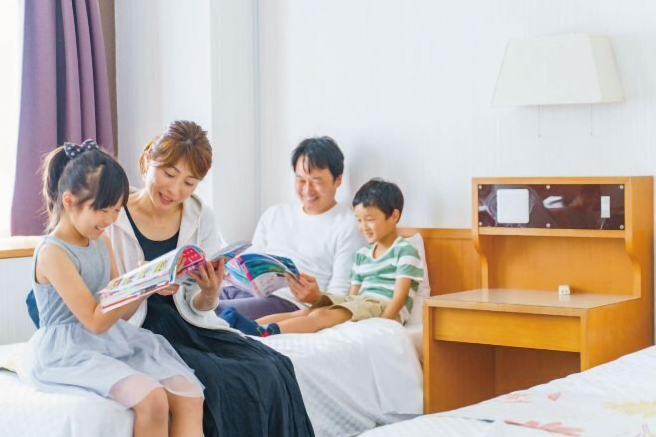 Ropa de cama de alta calidad, cortinas opacas, wifi gratis