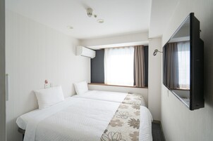 Premium bedding, blackout drapes, free WiFi, bed sheets