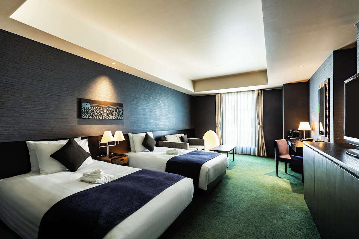 1 bedroom, premium bedding, down comforters, in-room safe