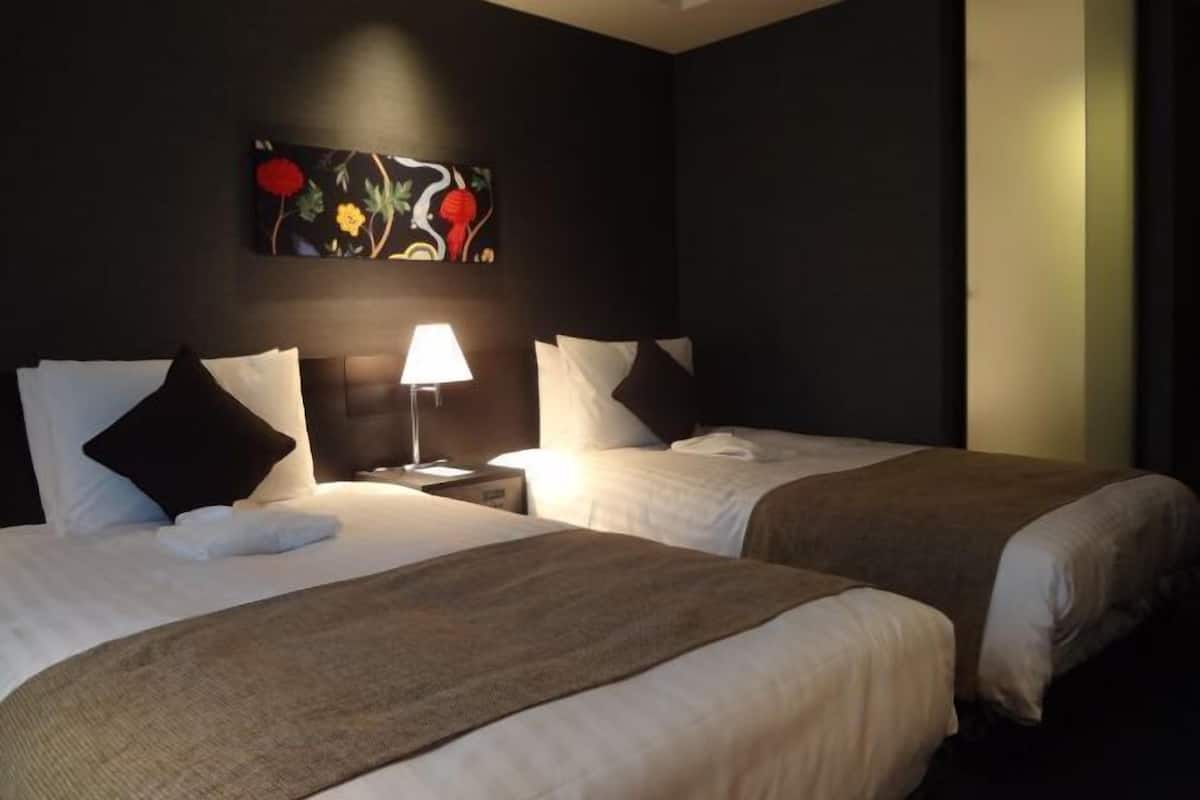 1 bedroom, premium bedding, down comforters, in-room safe