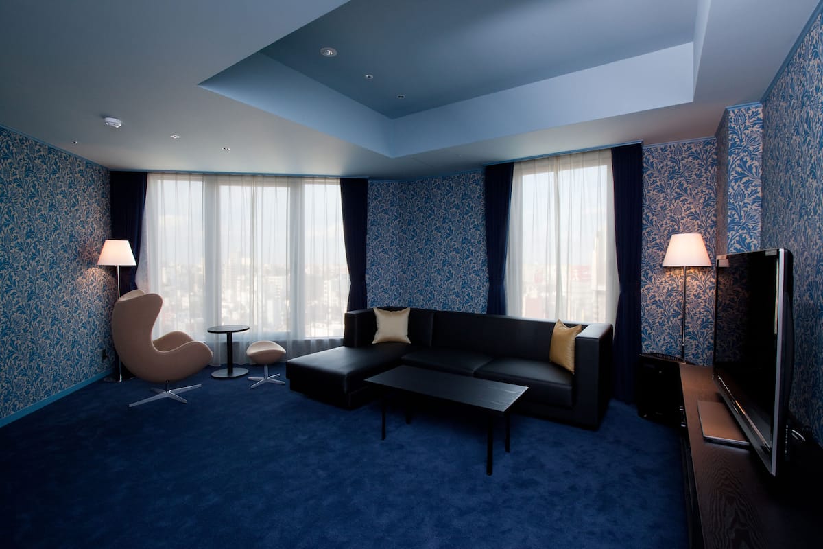 ห้องสวีท, เตียงเดี่ยว 2 เตียง, ปลอดบุหรี่ (Highest floor) | เครื่องนอนระดับพรีเมียม, ผ้านวมขนเป็ด, ตู้นิรภัยในห้องพัก, ผ้าม่านกันแสง