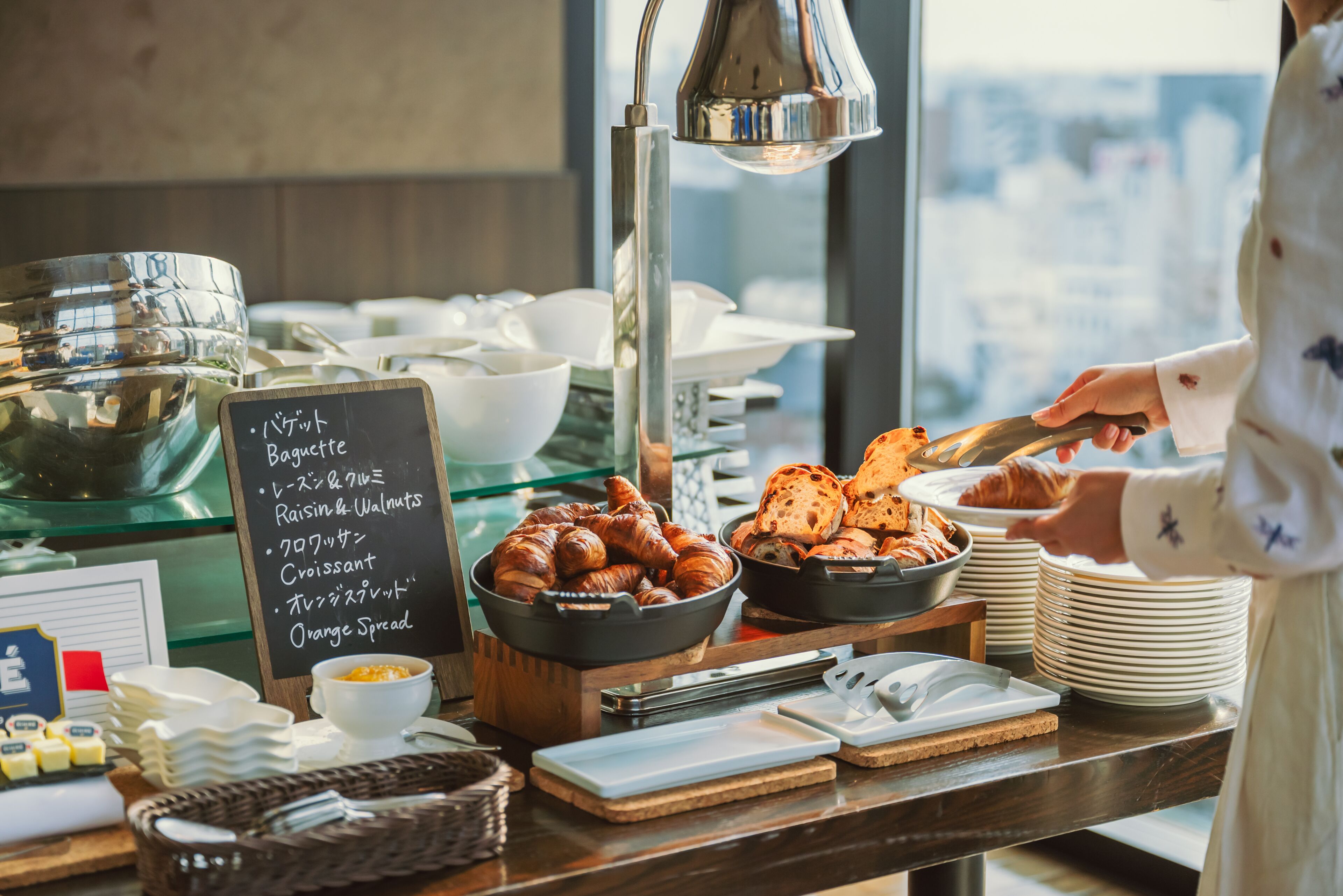 Daily cooked-to-order breakfast (JPY 3300 per person)