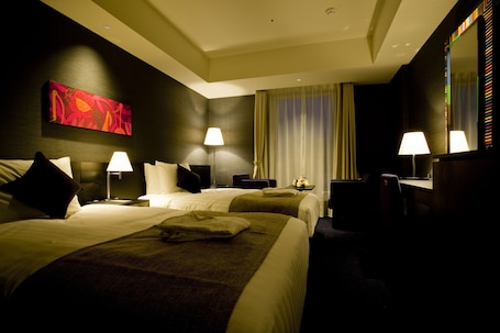 Premium bedding, down comforters, in-room safe, blackout drapes. The Gate Hotel Kaminarimon by Hulic