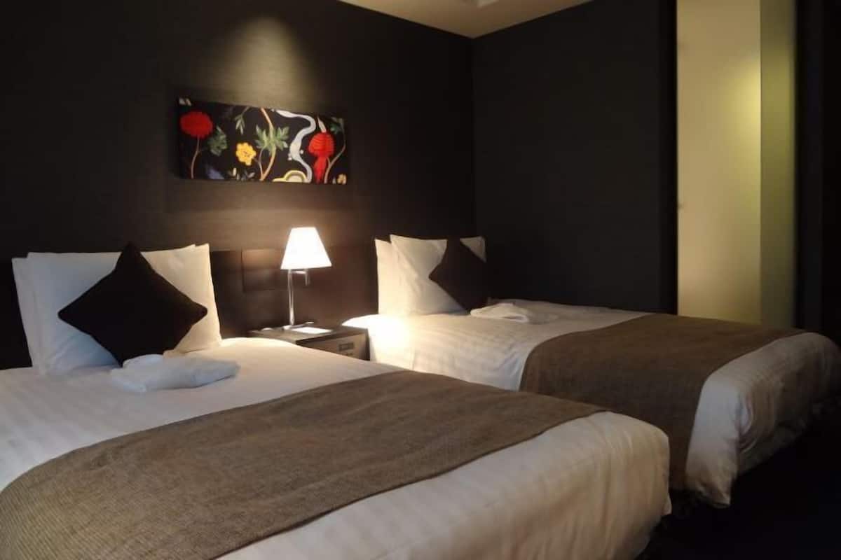 1 bedroom, premium bedding, down comforters, in-room safe