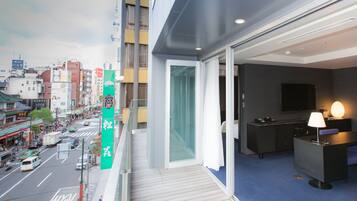 Suite King Room, Non Smoking (with Private Balcony) | Balcony