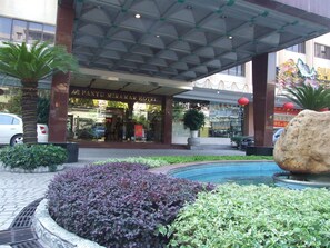 Property entrance - Panyu Miramar Hotel (Guangzhou)