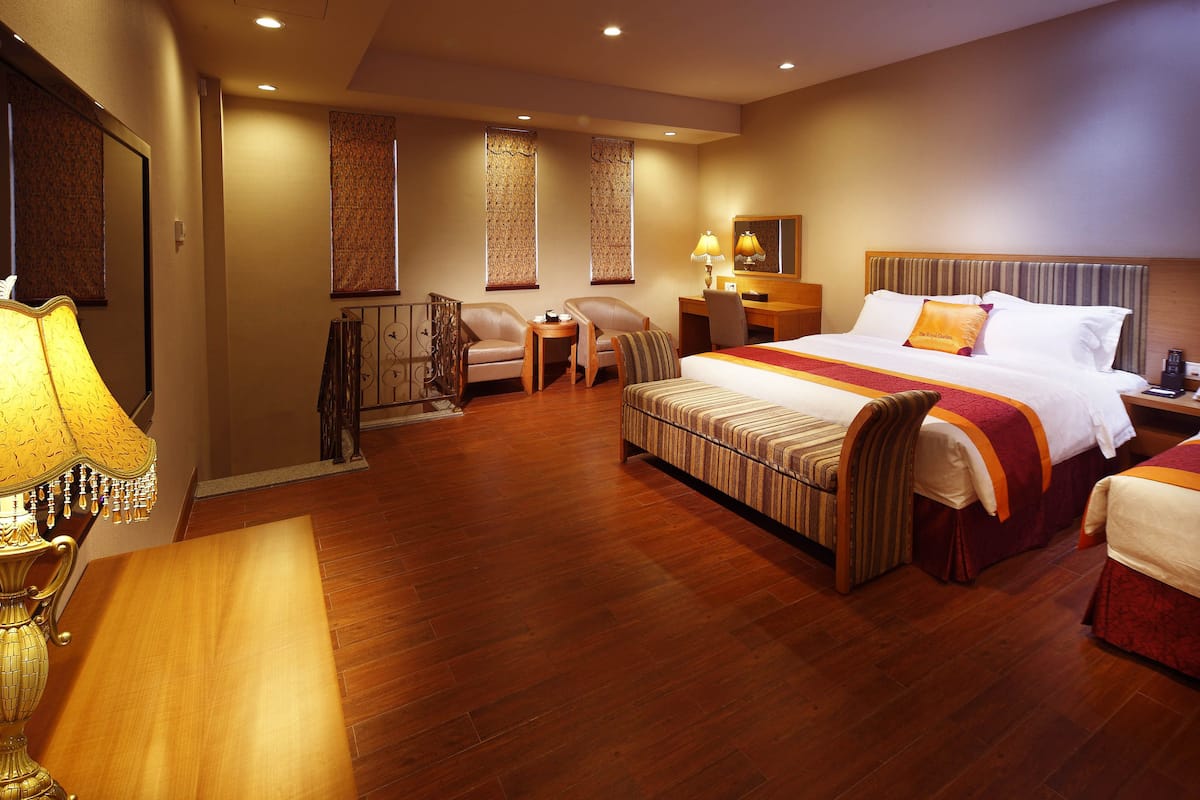 1 bedroom, premium bedding, down duvets, minibar