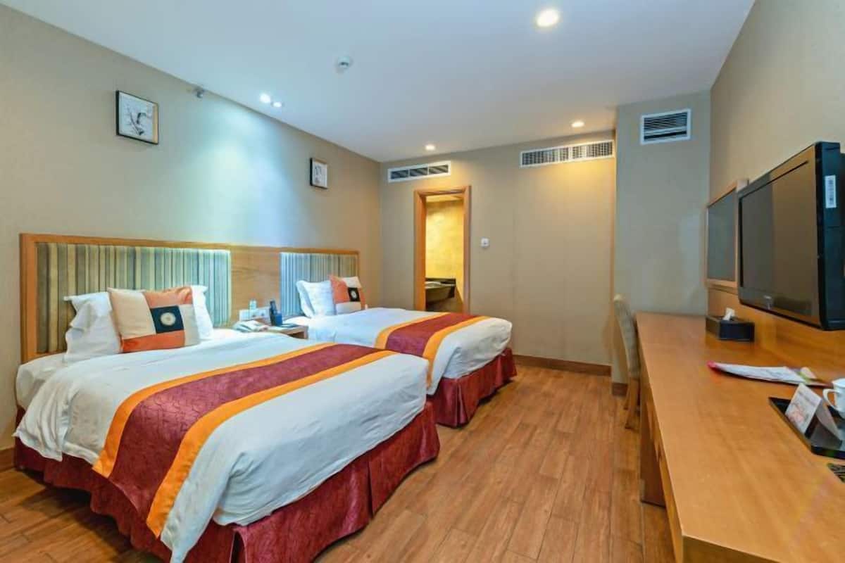 1 bedroom, premium bedding, down duvets, minibar