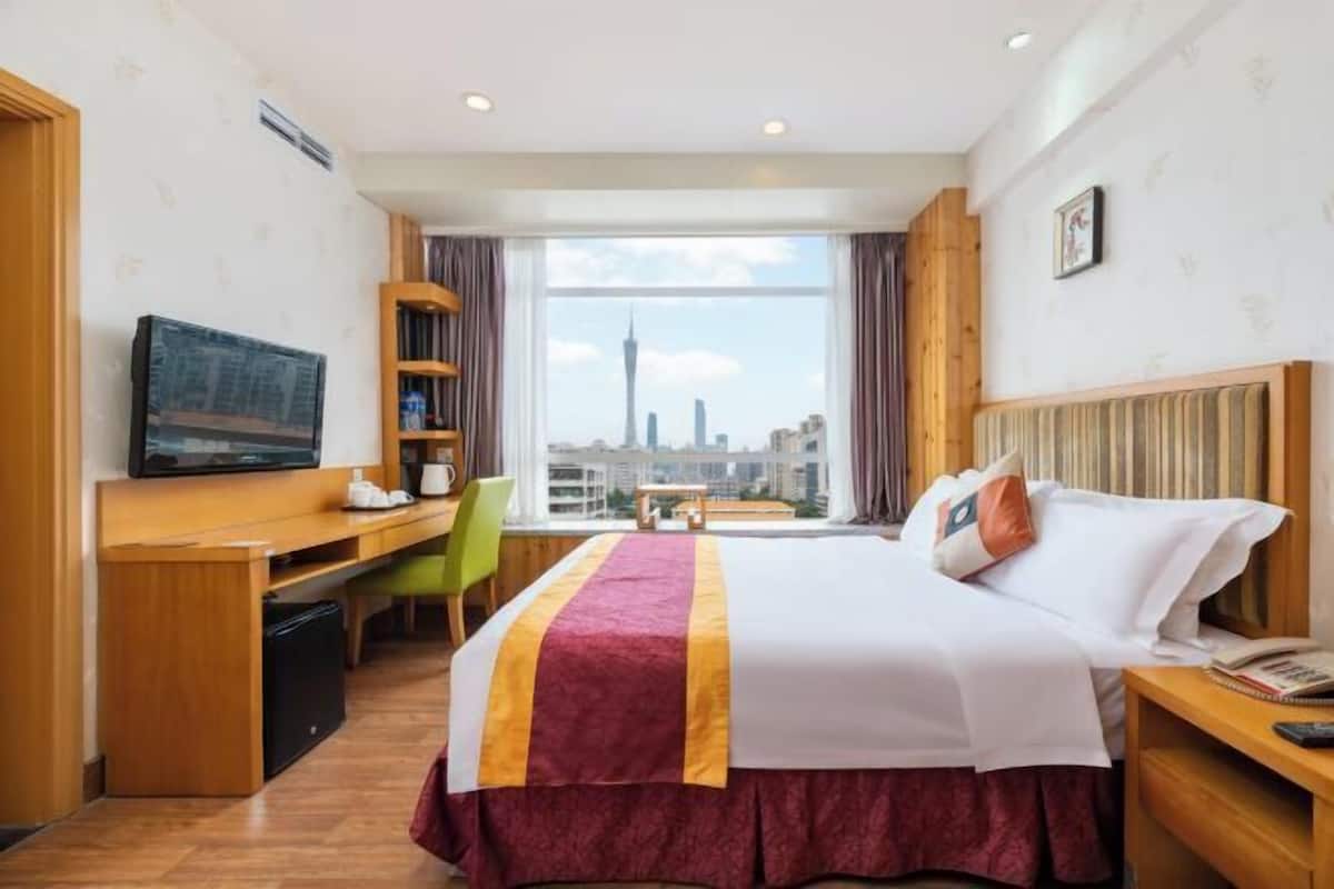 1 bedroom, premium bedding, down duvets, minibar