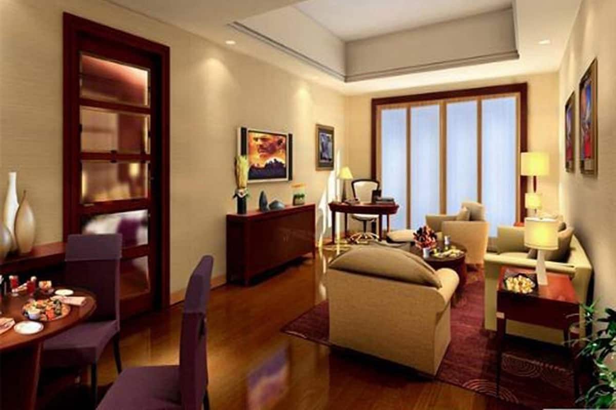 Deluxe Suite | Living room | LCD TV
