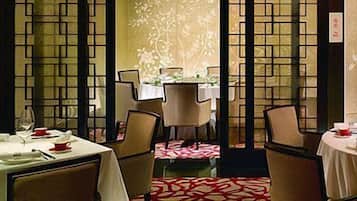 3 restaurants, breakfast, lunch, dinner served; Chinese cuisine