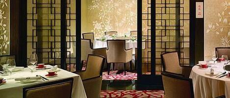 3 restaurants, breakfast, lunch, dinner served; Chinese cuisine