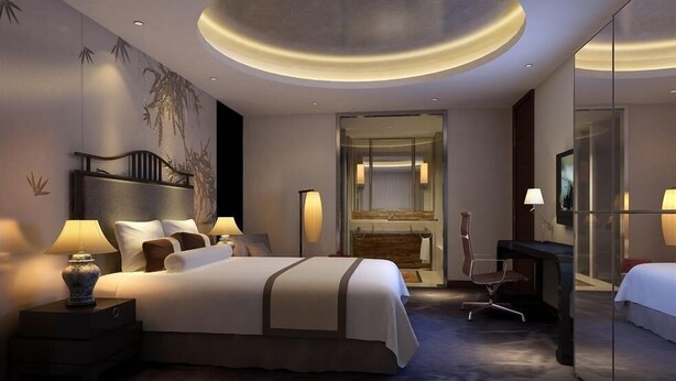 A modern hotel room with a large bed, bedside tables, a desk, and a mirror. - Veegle Hotel Hangzhou (Hangzhou)