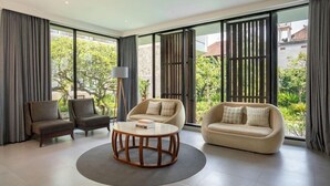 32-inch LCD TV with satellite channels, TV - Taum Resort Bali (Seminyak)