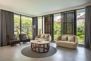 32-inch LCD TV with satellite channels, TV - Taum Resort Bali (Seminyak)