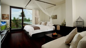 Minibar, in-room safe, desk, iron/ironing board (on request) - Taum Resort Bali (Seminyak)
