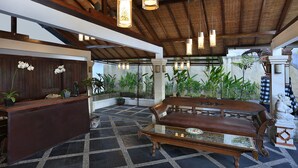 Lobby sitting area - Dampati Villas (Denpasar)
