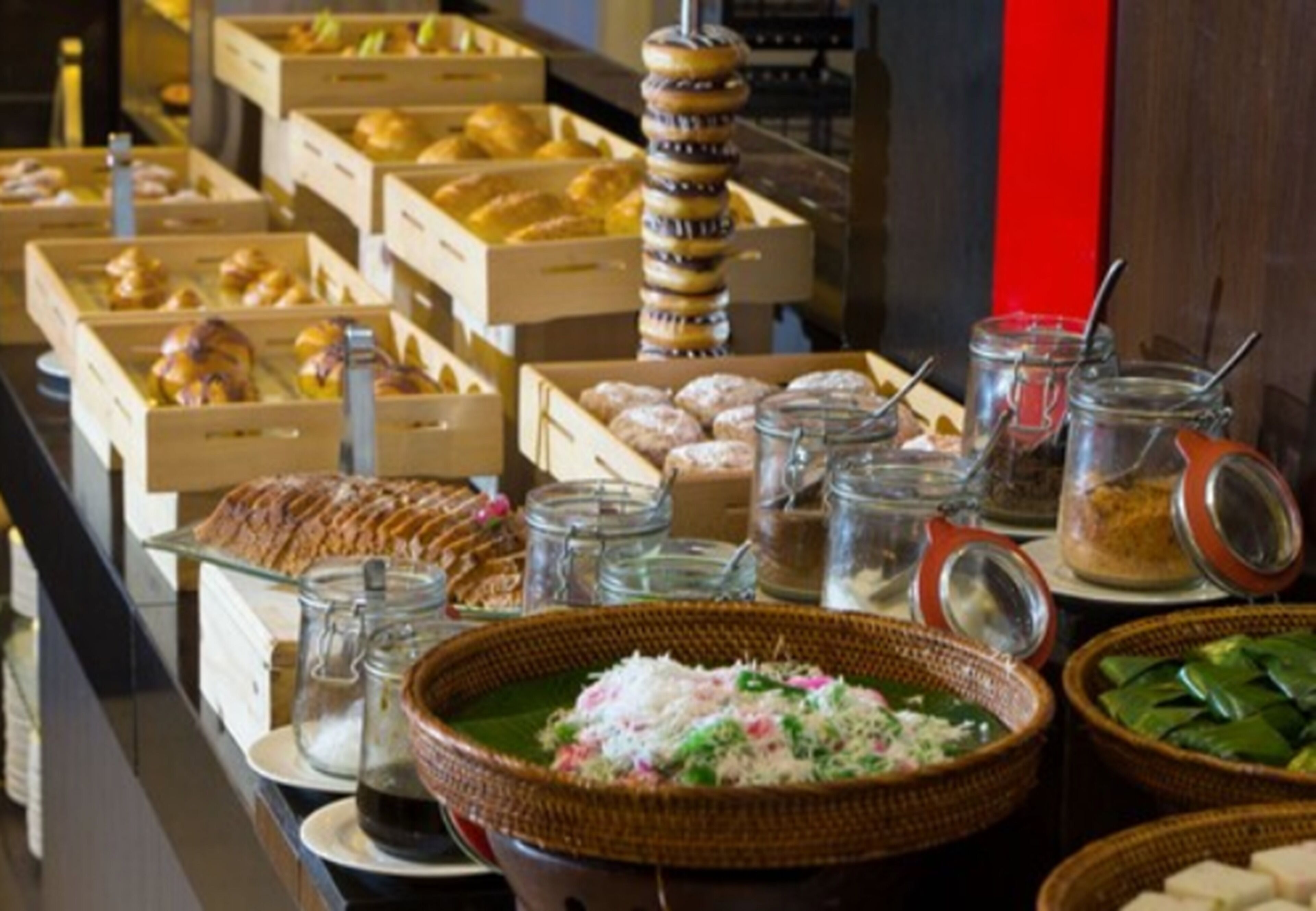 free daily breakfast