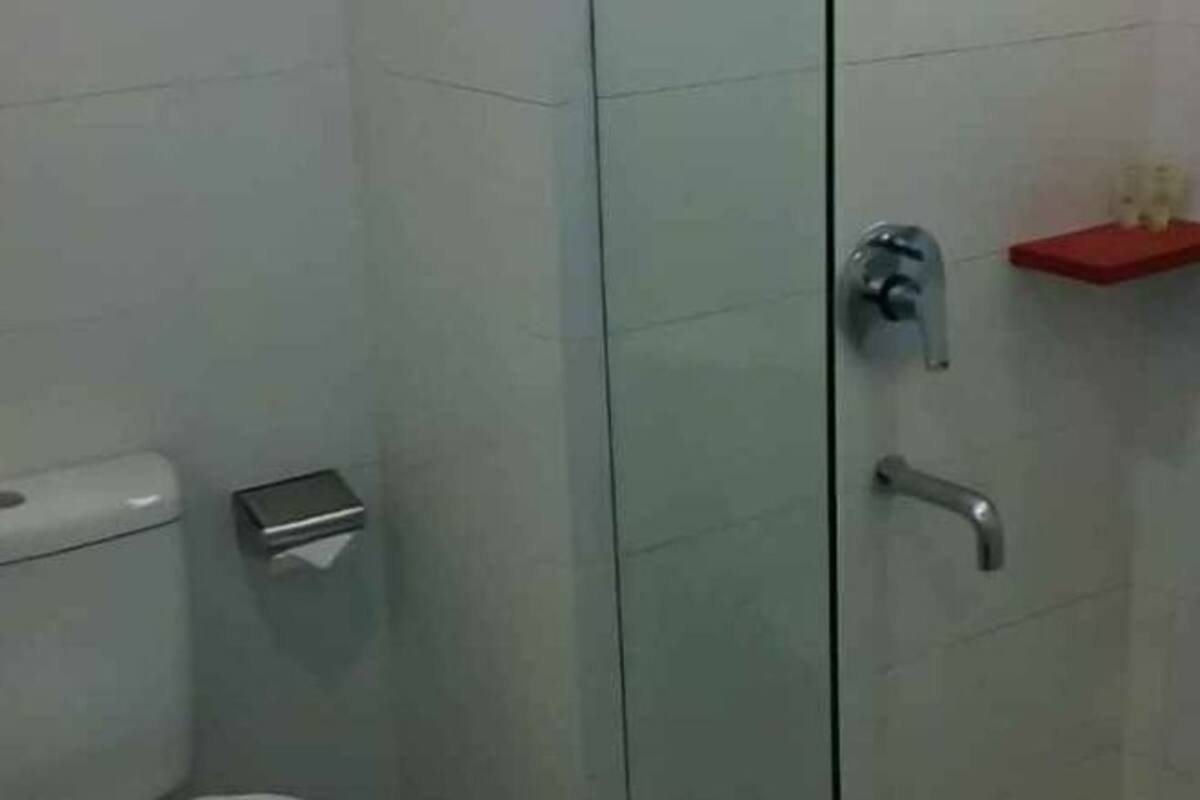 Bilik Mandi | Kelengkapan dandanan diri percuma, pengering rambut, tuala disediakan