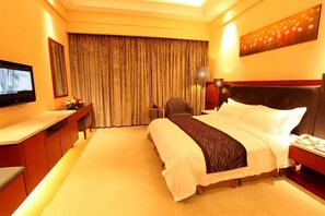 Business Room | Premium bedding, down duvets, pillow-top beds, in-room safe - Cedar Hotel (Guangzhou)