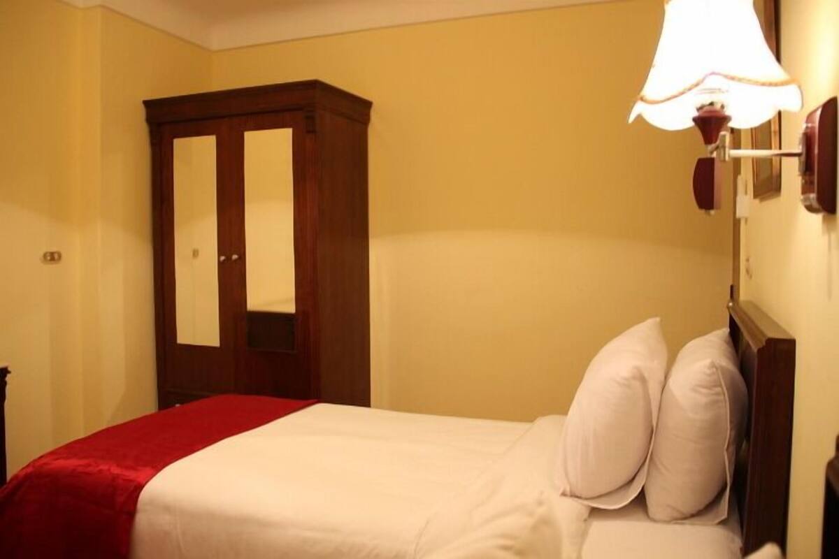 Suite, 5 Bedrooms | WiFi (surcharge), bed sheets