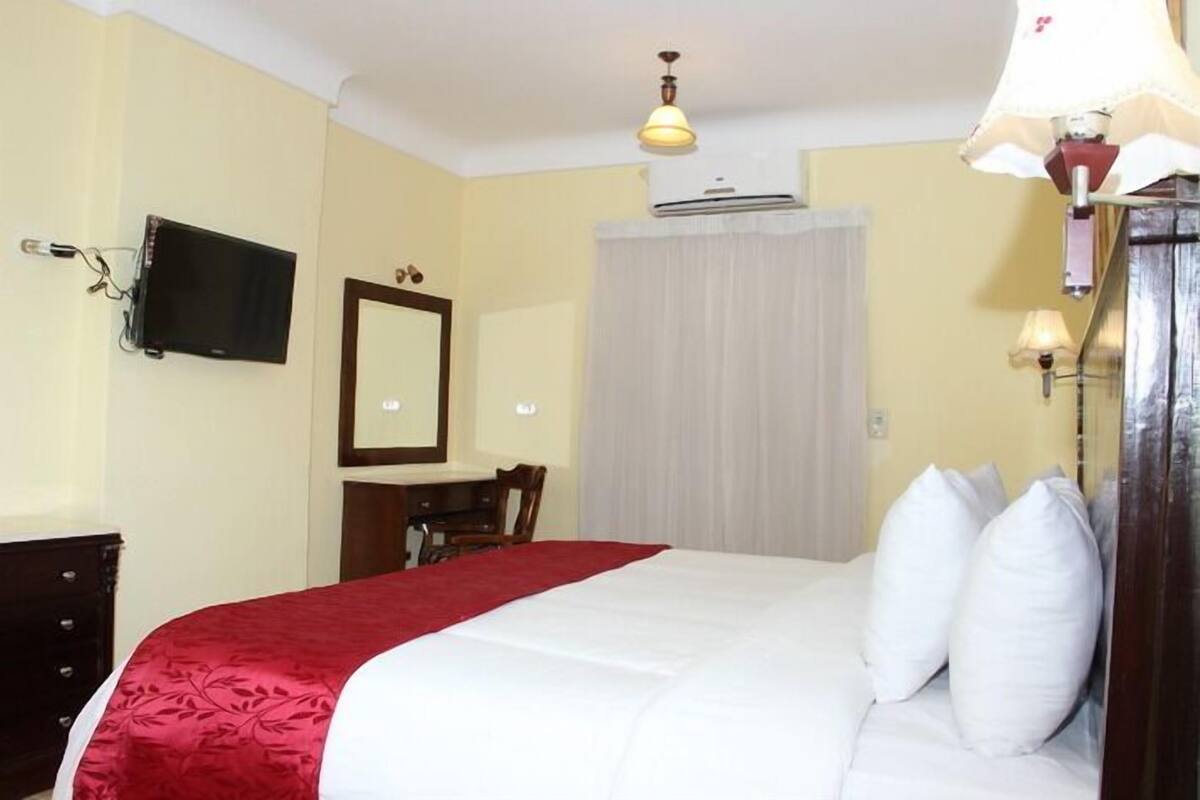 WiFi, bed sheets