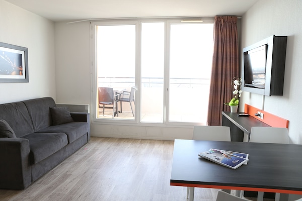 Family Apartment, Kitchenette | Living room | 32-inch flat-screen TV with cable channels, TV