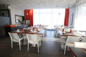 Petit déjeuner continental servi tous les jours en supplément