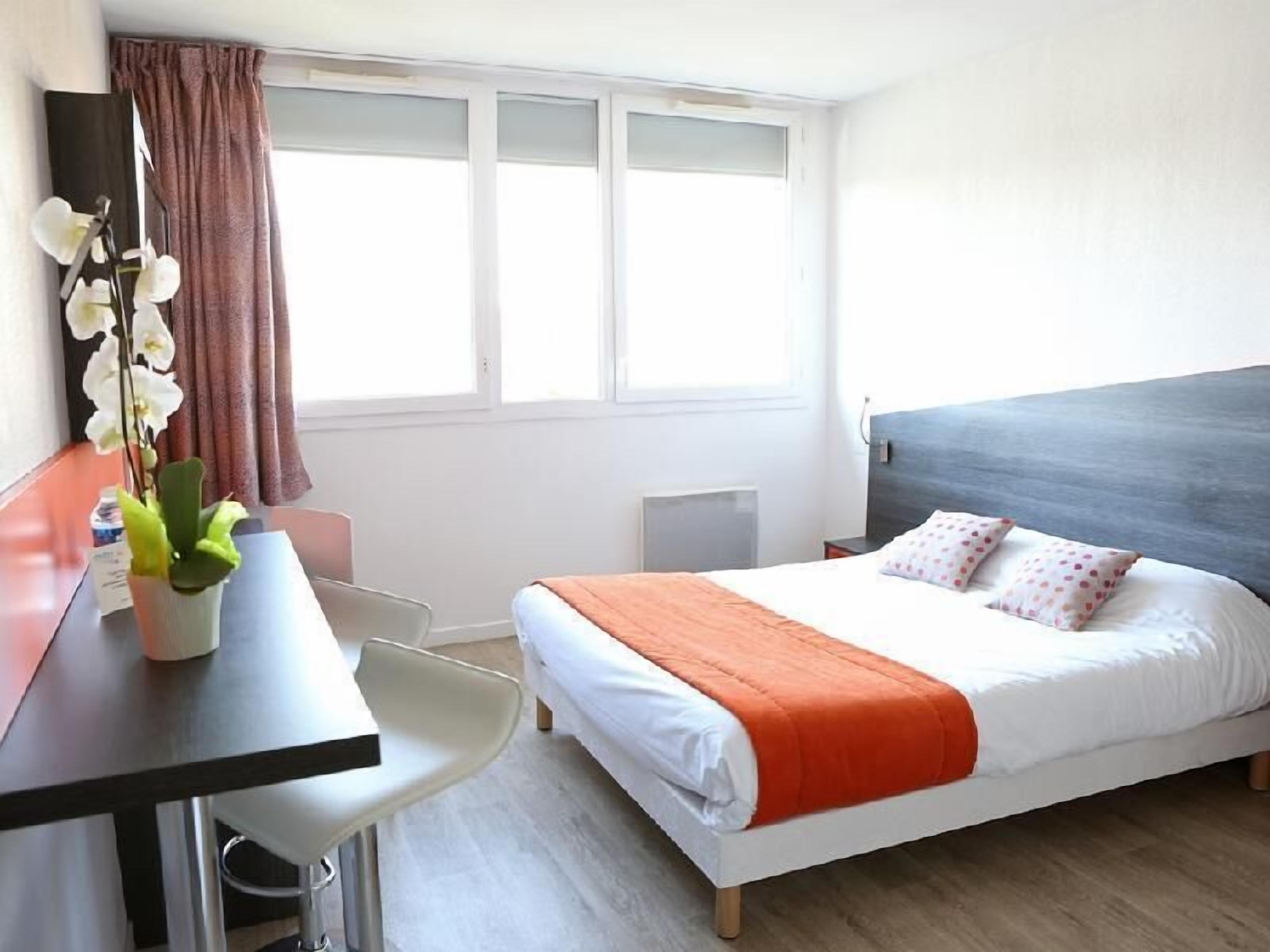 Bureau, espace de travail pour ordinateurs portables