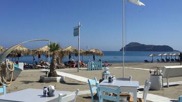 Se sirven desayunos, comidas, cenas y brunch