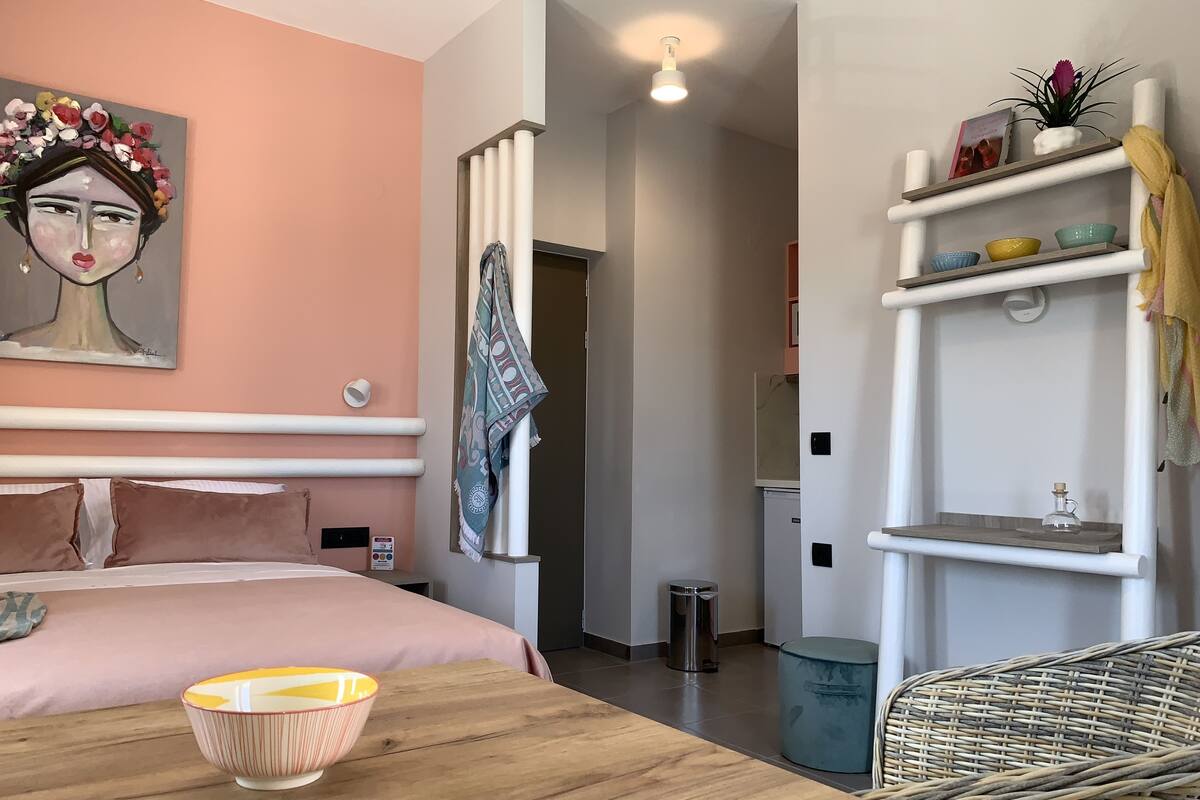 deluxe studio, sea view | in-room safe, desk, blackout curtains, iron/ironing board