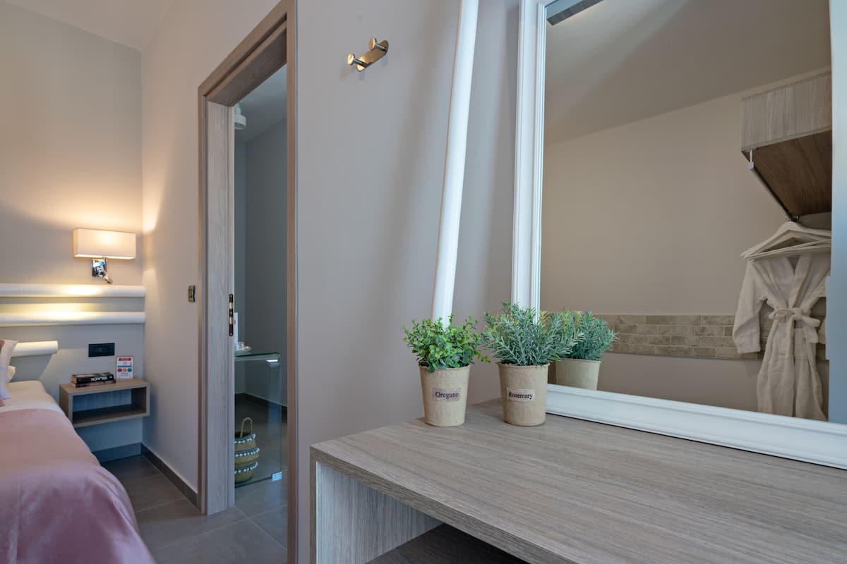 deluxe apartment, 1 bedroom, partial sea view, sea facing | in-room safe, desk, blackout curtains, iron/ironing board