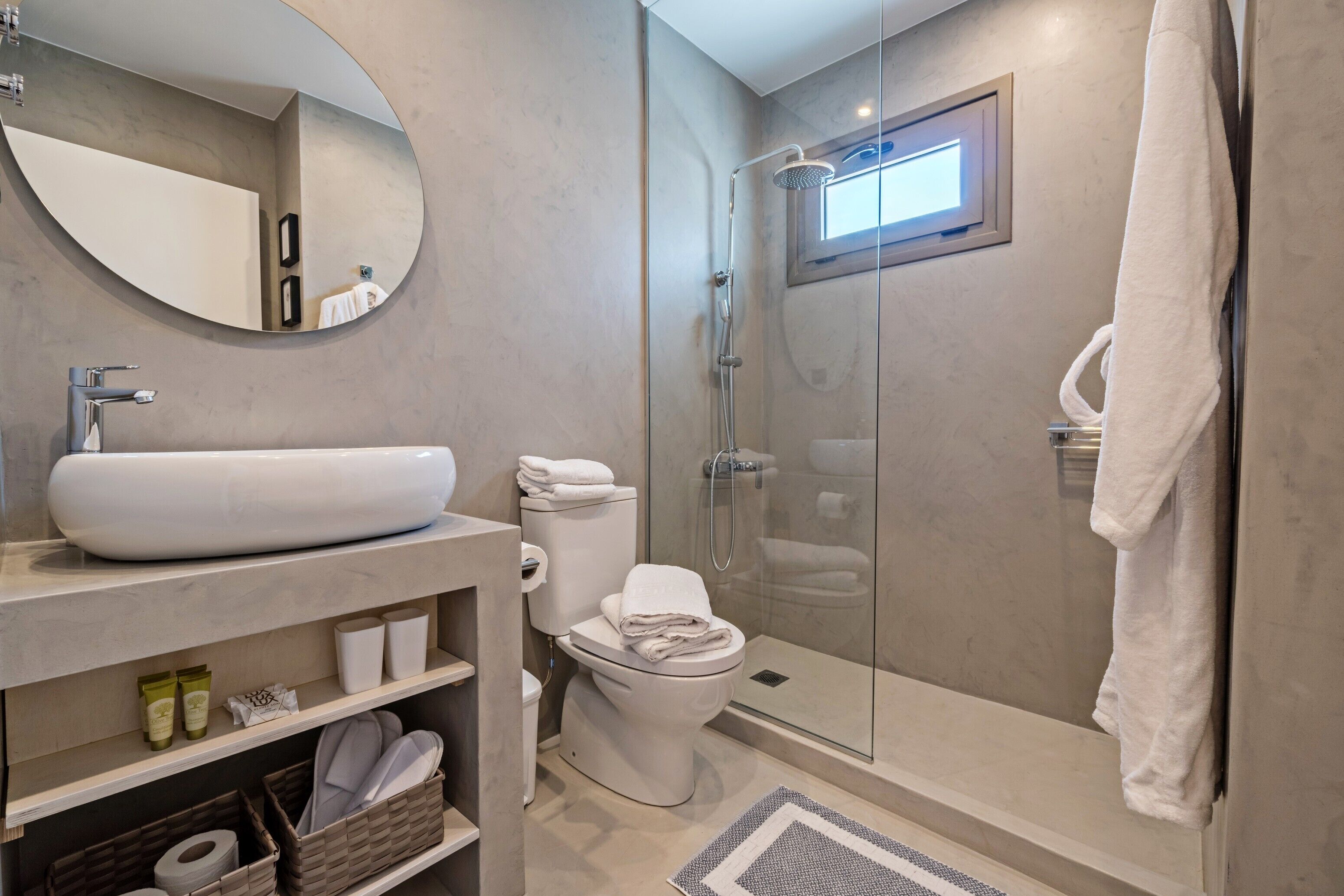 deluxe studio, garden view | bathroom | shower, eco-friendly toiletries, hair dryer, bathrobes