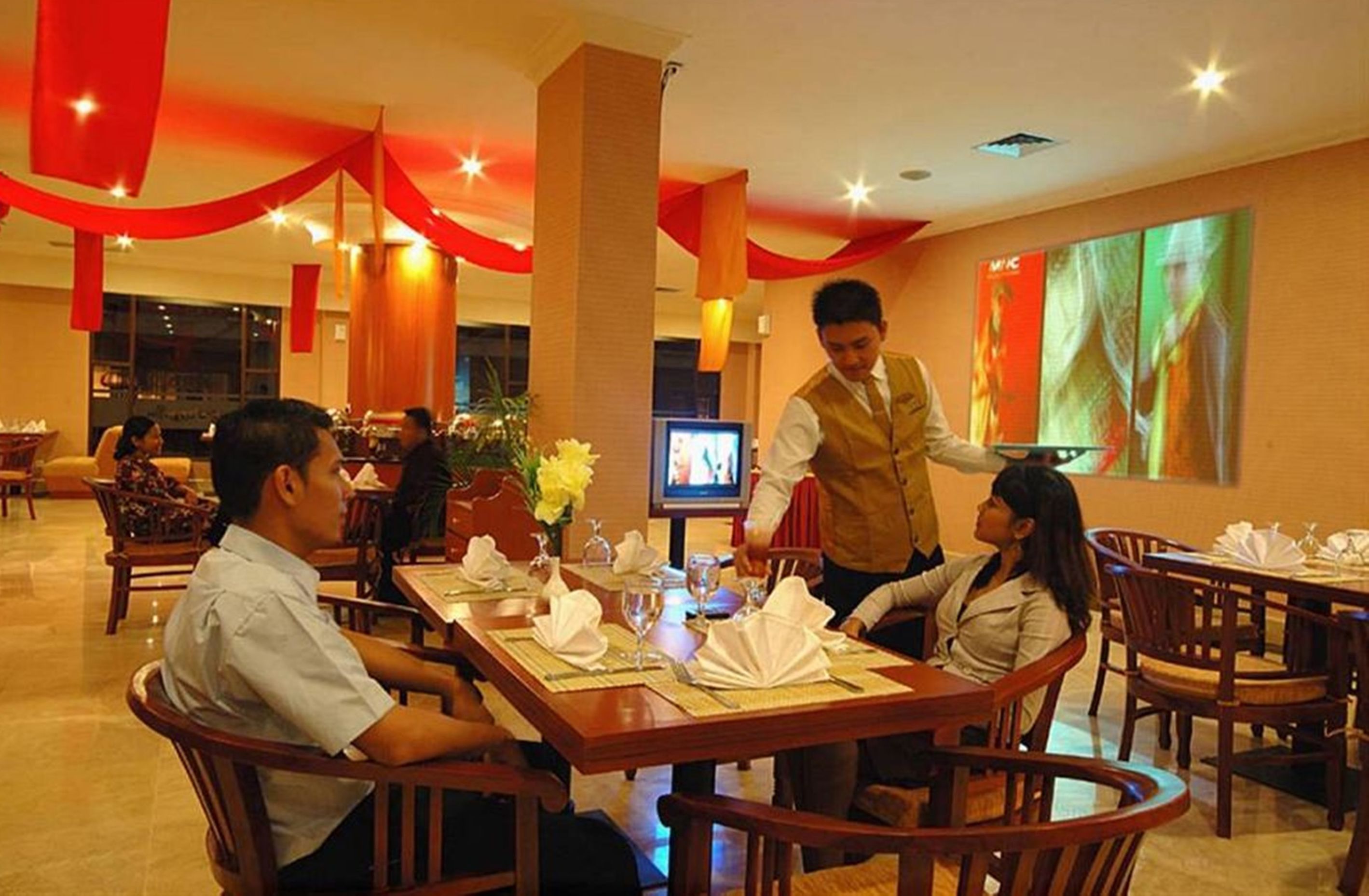 Breakfast, lunch and dinner served