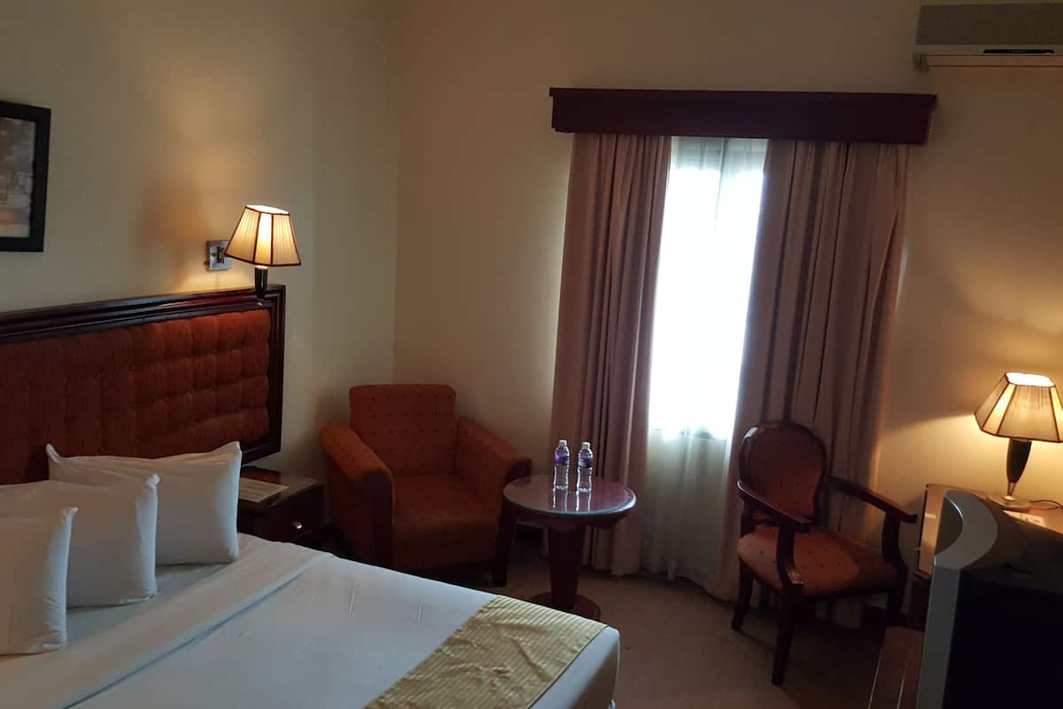 Premium bedding, Select Comfort beds, in-room safe, desk