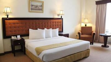 Hochwertige Bettwaren, Select-Comfort-Betten, Zimmersafe, Schreibtisch