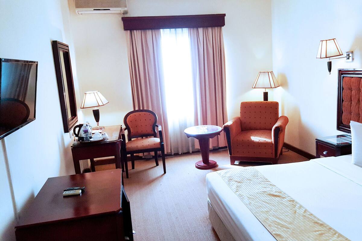 Superior Room, 1 Double Bed | Premium bedding, Select Comfort beds, in-room safe, desk