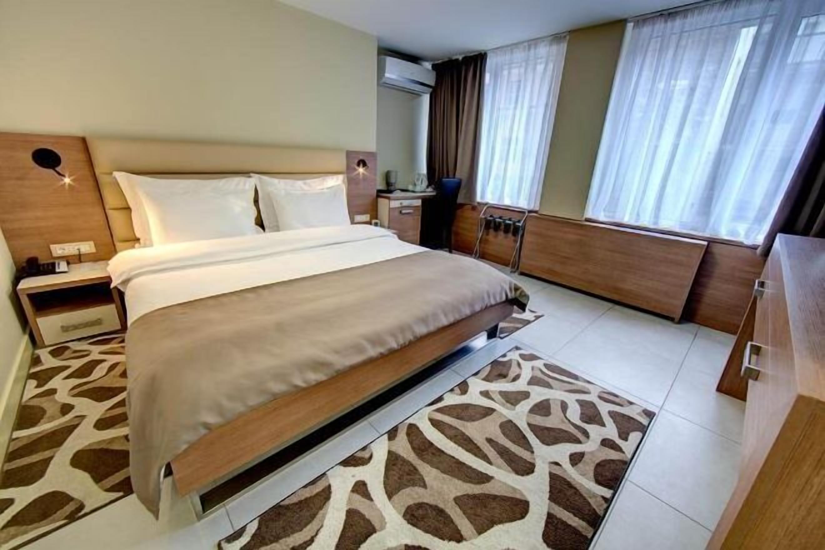 Minibar, coffres-forts dans les chambres, décoration personnalisée