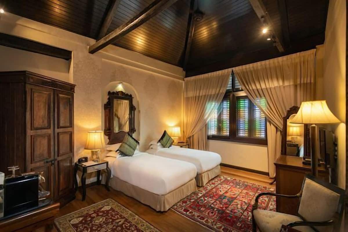Premium bedding, Select Comfort beds, minibar (free items), in-room safe