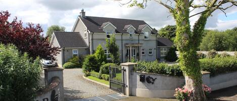 Entrada de la propiedad