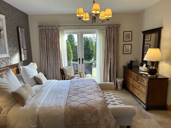 Double Room, Ensuite (Kingsize) | Egyptian cotton sheets, premium bedding, individually decorated