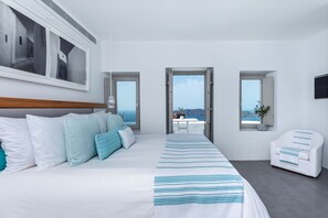 Hypo-allergenic bedding, down comforters, free minibar items - Grace Hotel, Auberge Collection (Santorini)