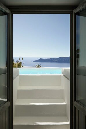 Superior Suite (with Plunge Pool) | Hypo-allergenic bedding, down comforters, free minibar items - Grace Hotel, Auberge Collection (Santorini)