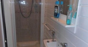 Bathroom - Brunton House (Clacton-on-Sea)