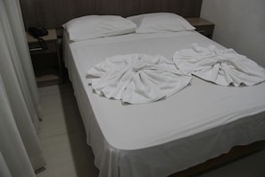 Minibar, desk, soundproofing, free WiFi - Muffato Plaza Hotel (Foz do Iguaçu)