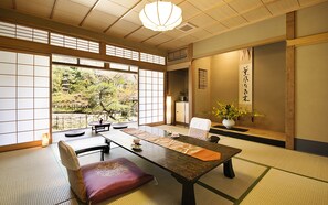 Premium bedding, down comforters, in-room safe, individually furnished - Amami Onsen Nanten-en (Kawachinagano)