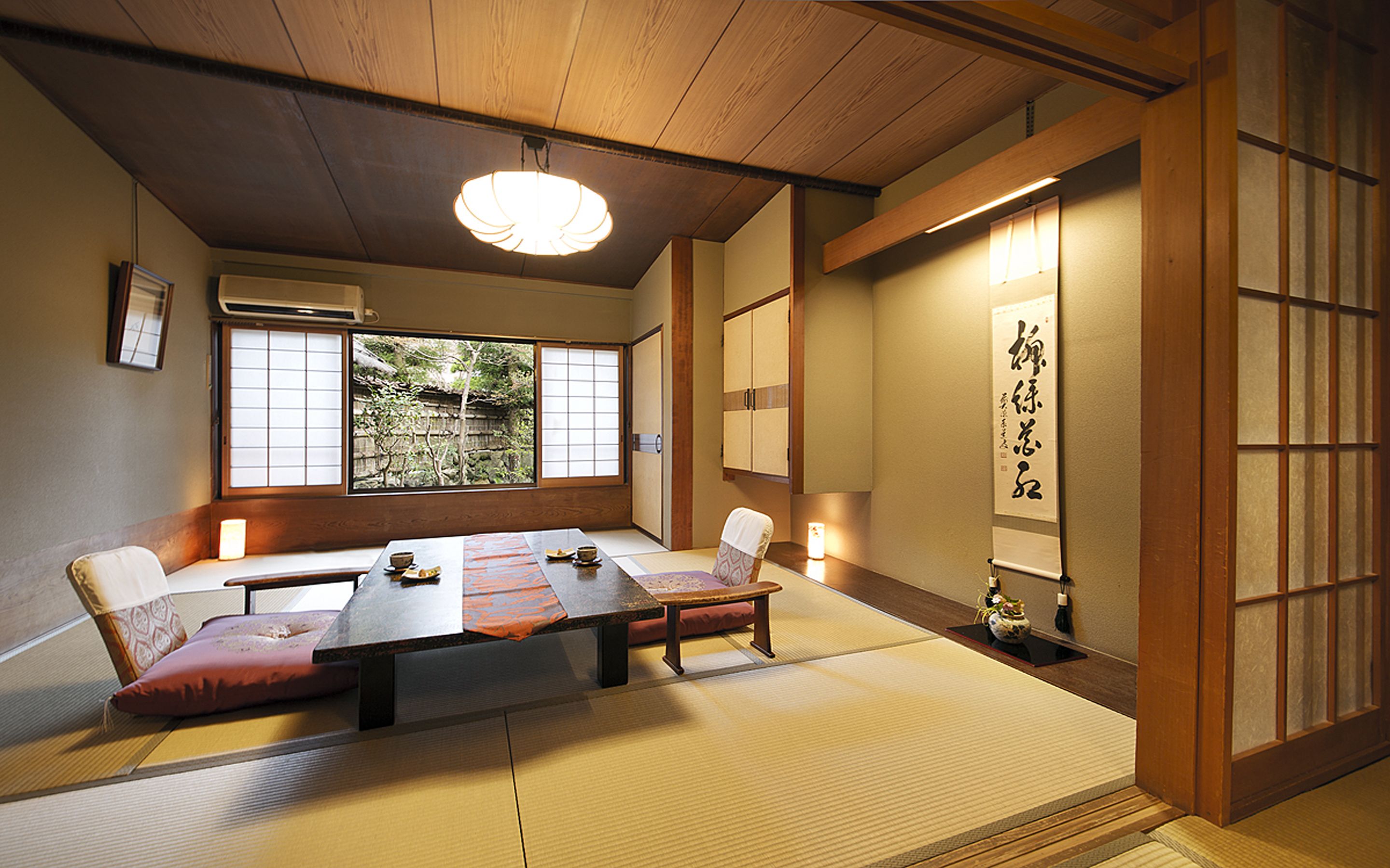 Standard Twin Room, Shared Bathroom | In-room dining